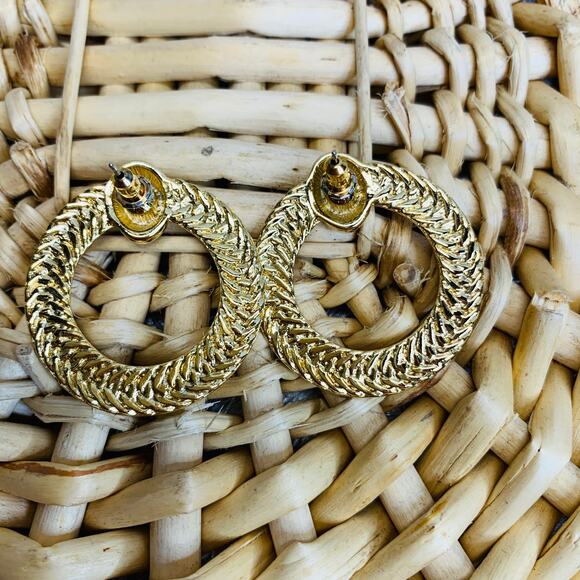 Vintage Doorknocker Shape Earrings Gold 2.25" diameter - Picture 2 of 2